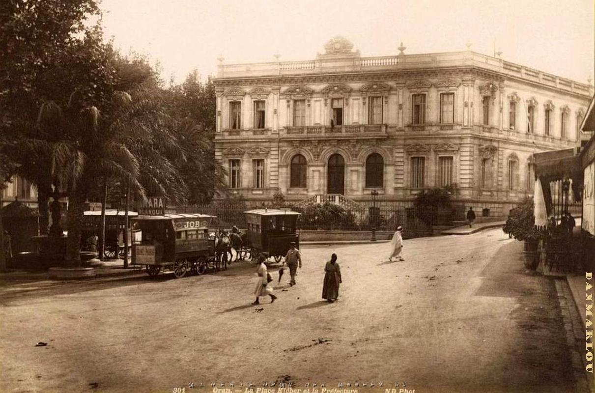 MH b- 099- Place Kleber et prefecture.jpg